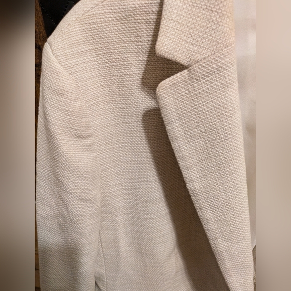 White blazer - Picture 5 of 7